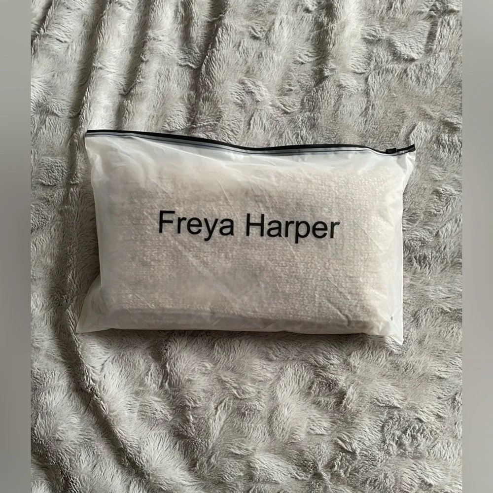 FREYA HARPER | Knit Wrap Shrug - Picture 6 of 6